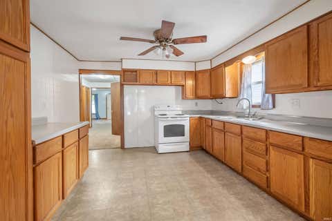 Tiny photo for 915 N Courtland Avenue, Kokomo, IN 46901 (MLS # 202630860)