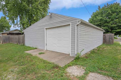 Tiny photo for 915 N Courtland Avenue, Kokomo, IN 46901 (MLS # 202630860)