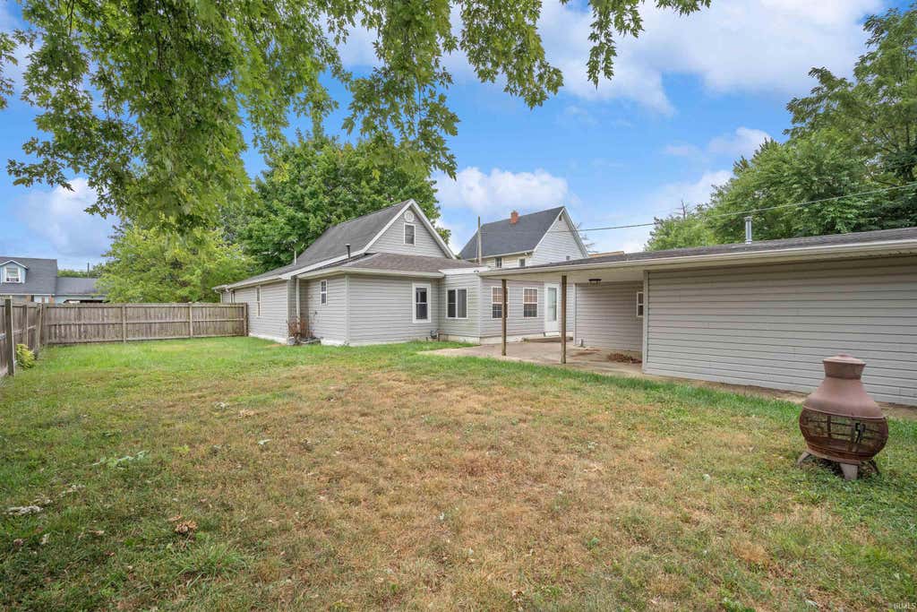 Photo of 915 N Courtland Avenue, Kokomo, IN 46901 (MLS # 202630860)