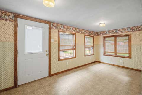 Tiny photo for 915 N Courtland Avenue, Kokomo, IN 46901 (MLS # 202630860)