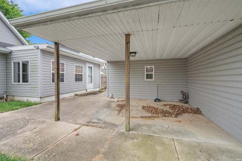 Tiny photo for 915 N Courtland Avenue, Kokomo, IN 46901 (MLS # 202630860)