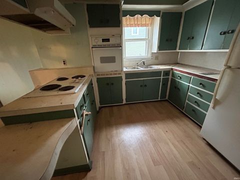 Tiny photo for 405 SW 3rd Street, Loogootee, IN 47553 (MLS # 202609475)