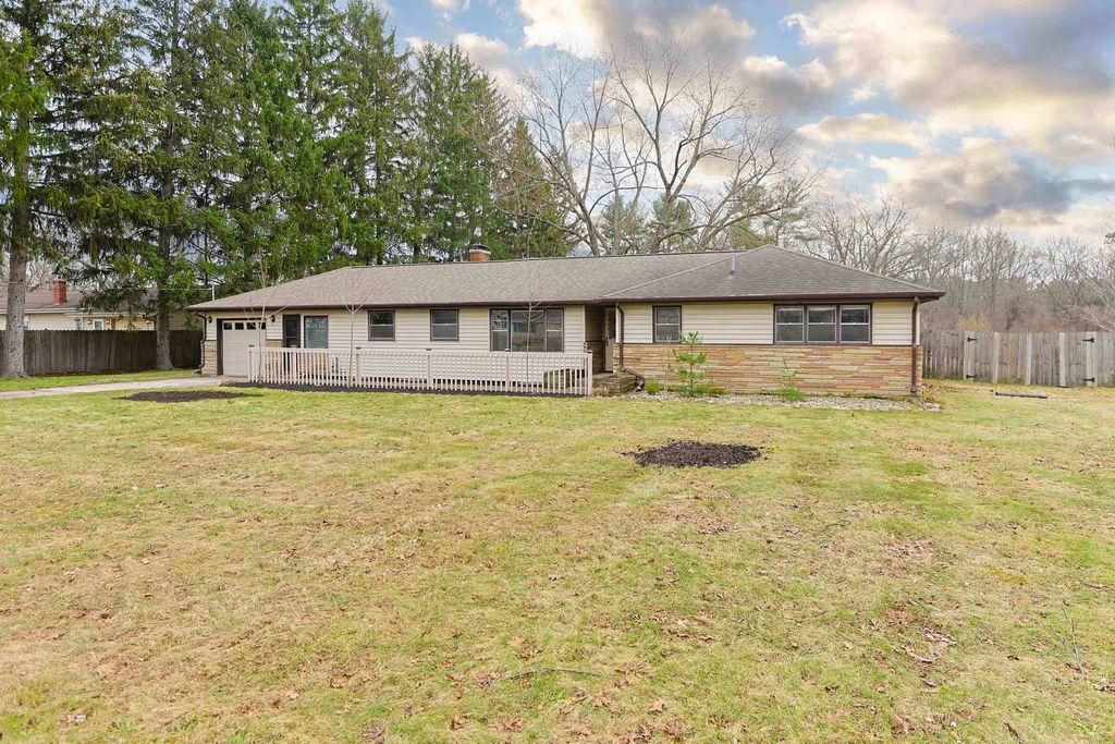 Photo of 55136 Sundown Road, South Bend, IN 46628 (MLS # 202609362)