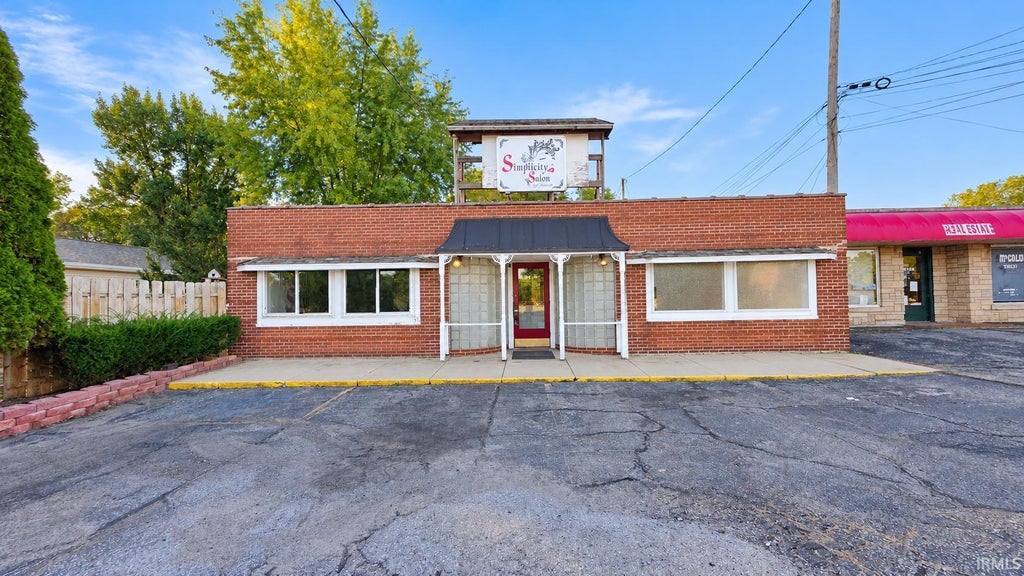 Photo of 1505 W Jefferson Street, Plymouth, IN 46563 (MLS # 202642080)