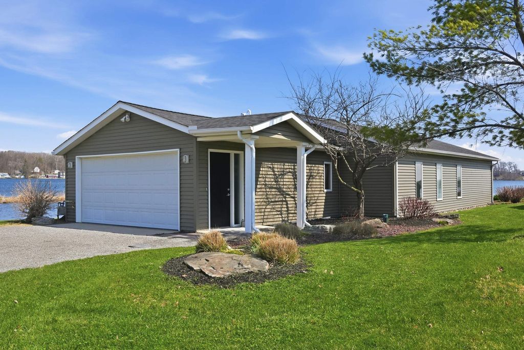 Photo of 4665 S 895 E, Wolcottville, IN 46795 (MLS # 202611124)