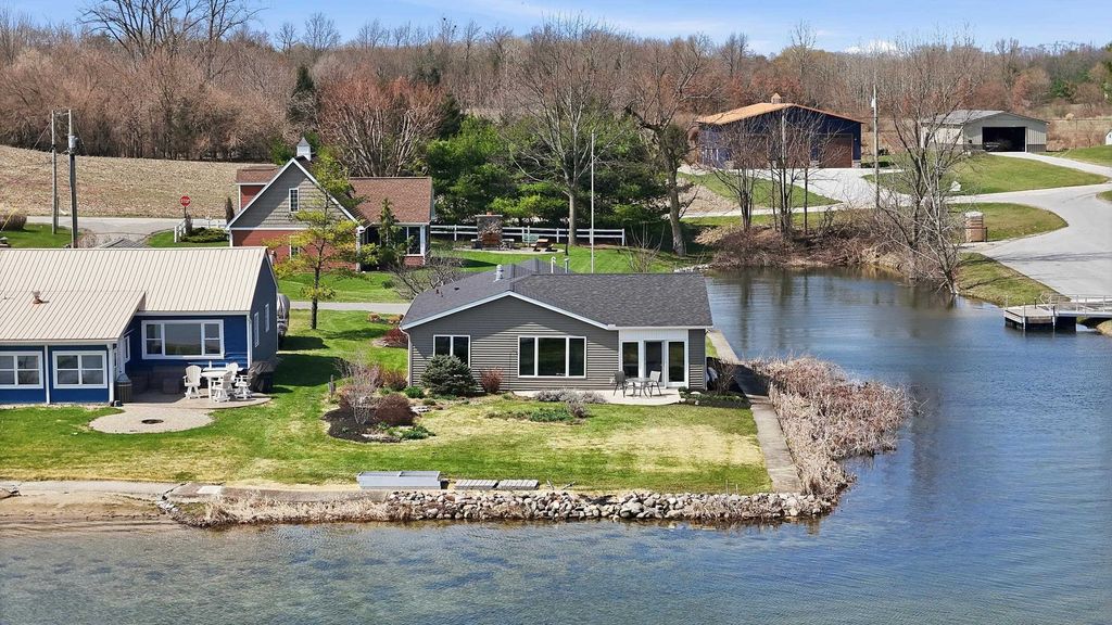 Photo of 4665 S 895 E, Wolcottville, IN 46795 (MLS # 202611124)