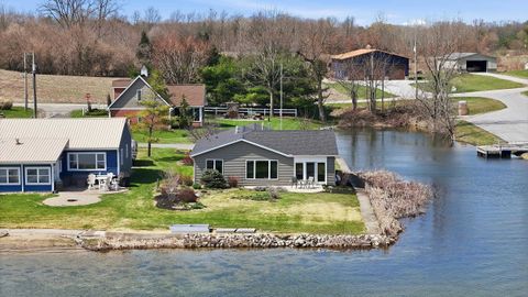 Photo of 4665 S 895 E, Wolcottville, IN 46795 (MLS # 202611124)