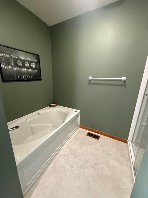 Tiny photo for 602 Nancyk Crossing, Roanoke, IN 46783 (MLS # 202627911)