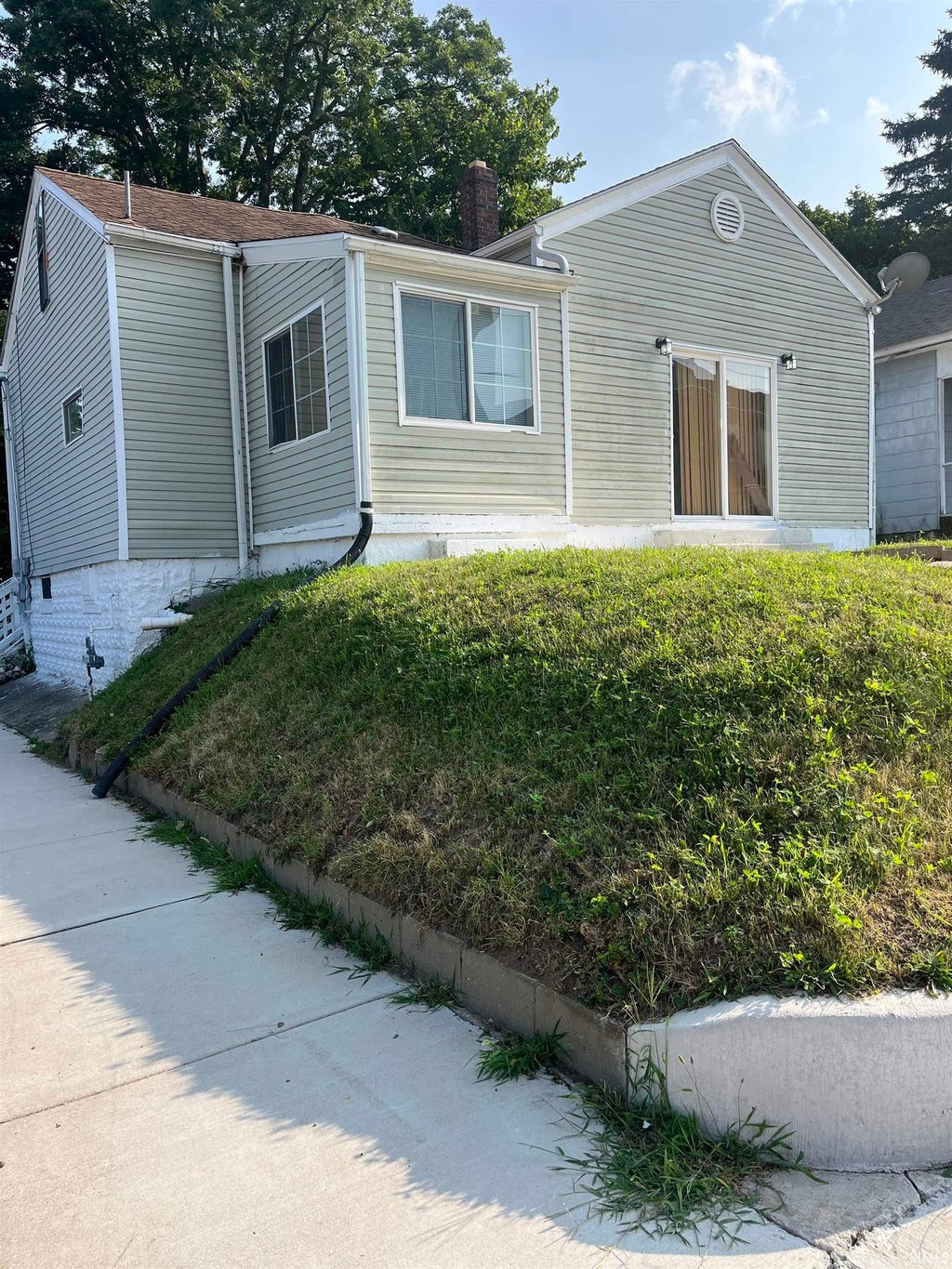 Photo of 726 W Calvert Street, South Bend, IN 46613 (MLS # 202547849)