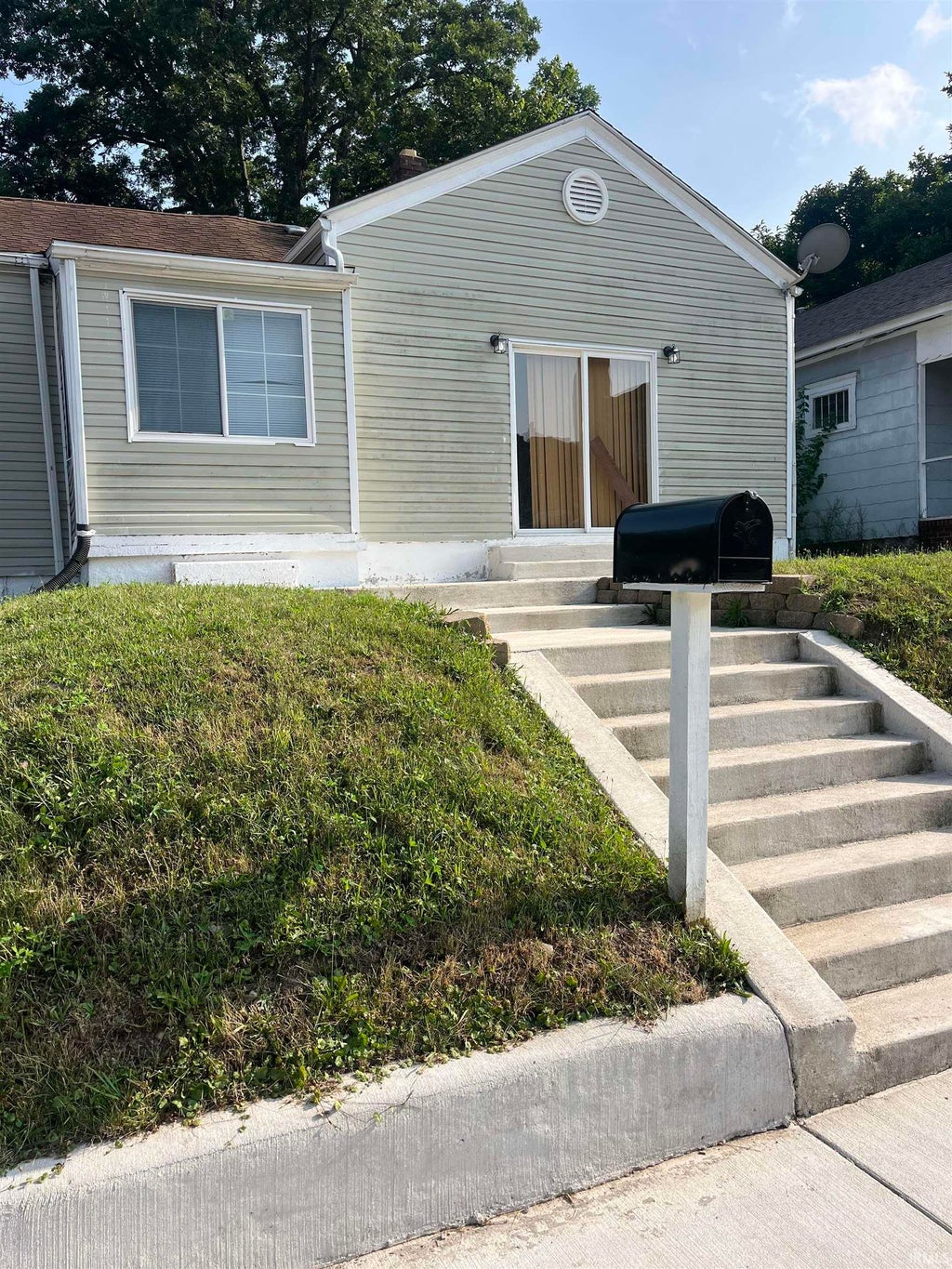 Photo of 726 W Calvert Street, South Bend, IN 46613 (MLS # 202547849)