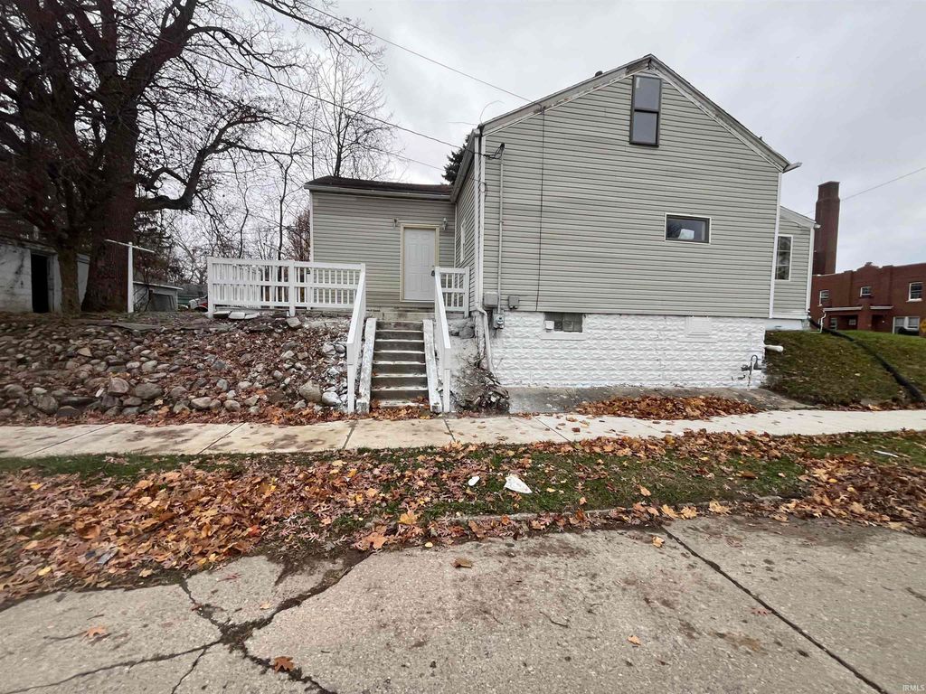 Photo of 726 W Calvert Street, South Bend, IN 46613 (MLS # 202547849)