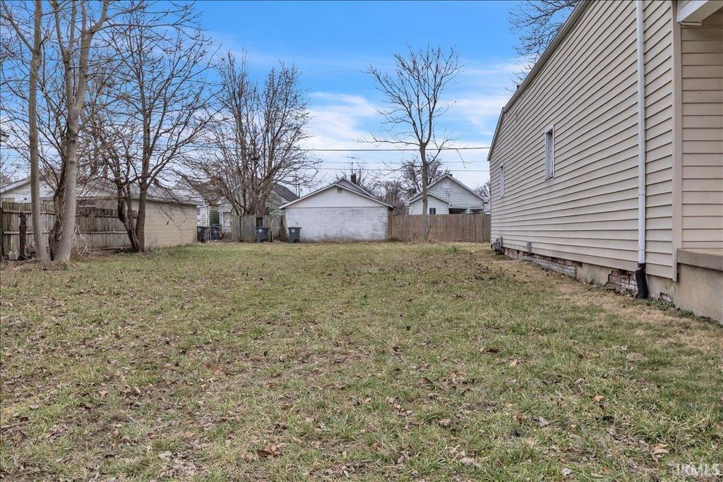 Photo of 107 109 E Tennessee Street, Evansville, IN 47711 (MLS # 202606450)