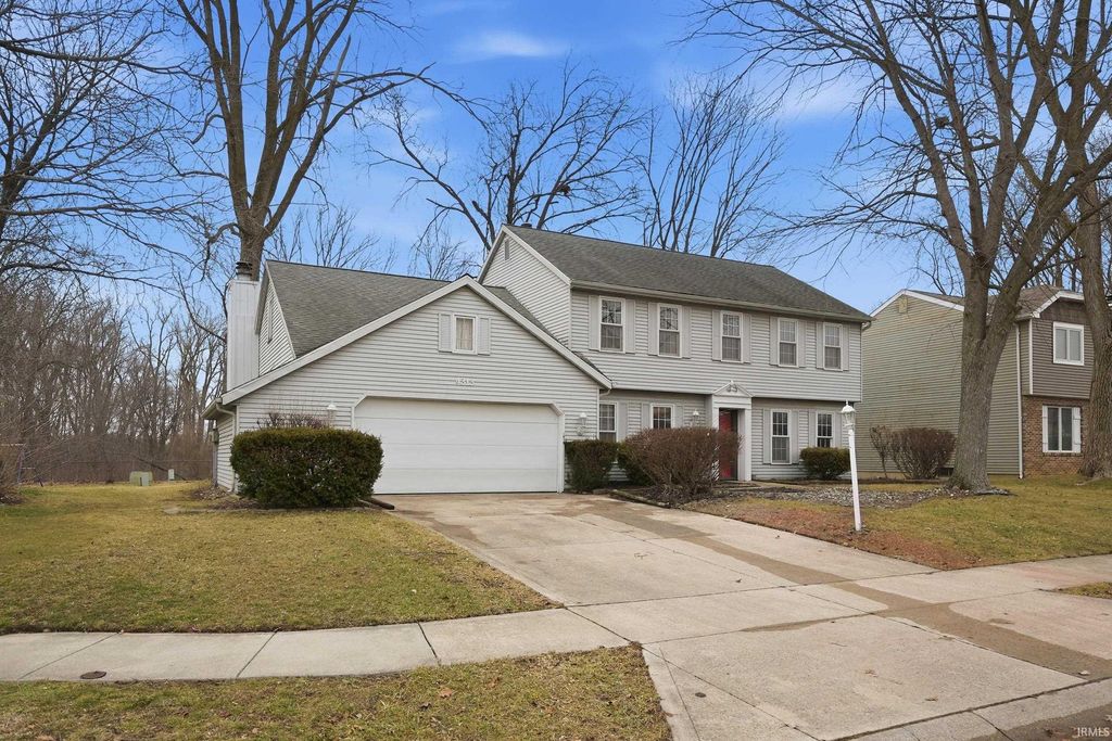 Photo of 4313 River Bluff Drive, Fort Wayne, IN 46835 (MLS # 202605789)