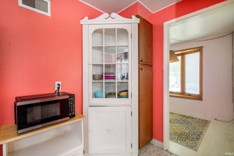 Tiny photo for 203 E Leyte Avenue, Mishawaka, IN 46545 (MLS # 202635269)