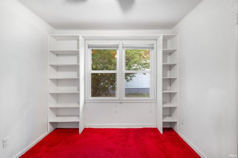 Tiny photo for 203 E Leyte Avenue, Mishawaka, IN 46545 (MLS # 202635269)