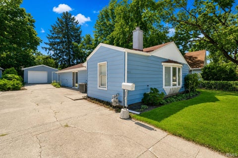 Tiny photo for 203 E Leyte Avenue, Mishawaka, IN 46545 (MLS # 202635269)