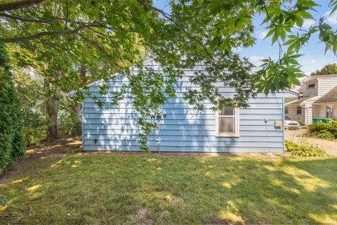 Tiny photo for 203 E Leyte Avenue, Mishawaka, IN 46545 (MLS # 202635269)