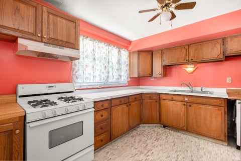 Tiny photo for 203 E Leyte Avenue, Mishawaka, IN 46545 (MLS # 202635269)
