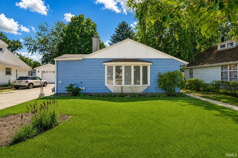 Photo of 203 E Leyte Avenue, Mishawaka, IN 46545 (MLS # 202635269)
