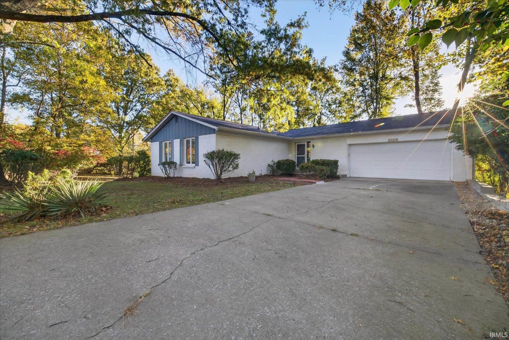 Photo of 1529 E Dunstan Drive, Bloomington, IN 47401 (MLS # 202631220)