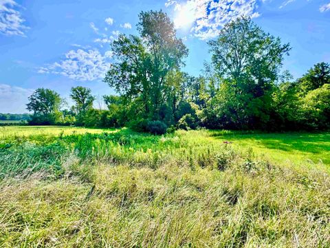 Tiny photo for East 200 N County Road, Logansport, IN 46947 (MLS # 202523216)