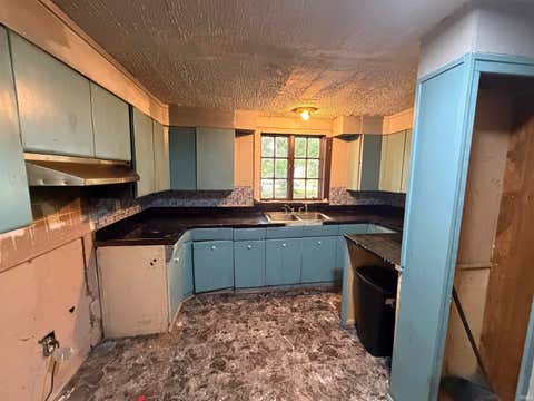 Tiny photo for 1154 Edwardsburg Avenue, Elkhart, IN 46514 (MLS # 202630115)