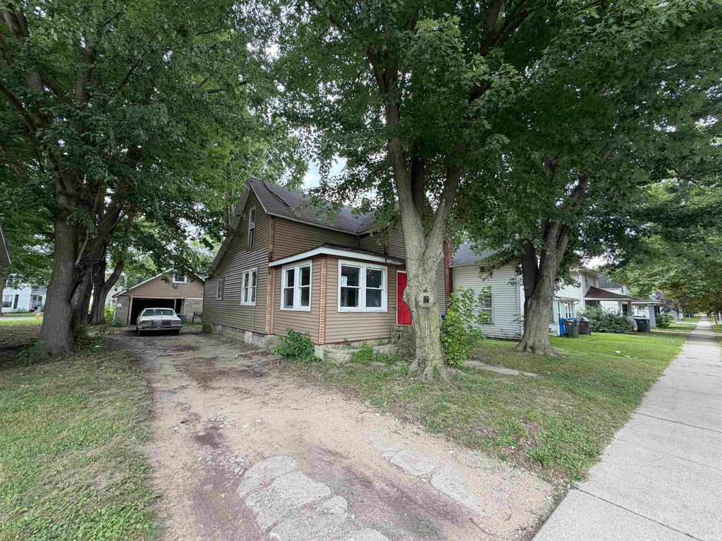 Photo of 1154 Edwardsburg Avenue, Elkhart, IN 46514 (MLS # 202630115)