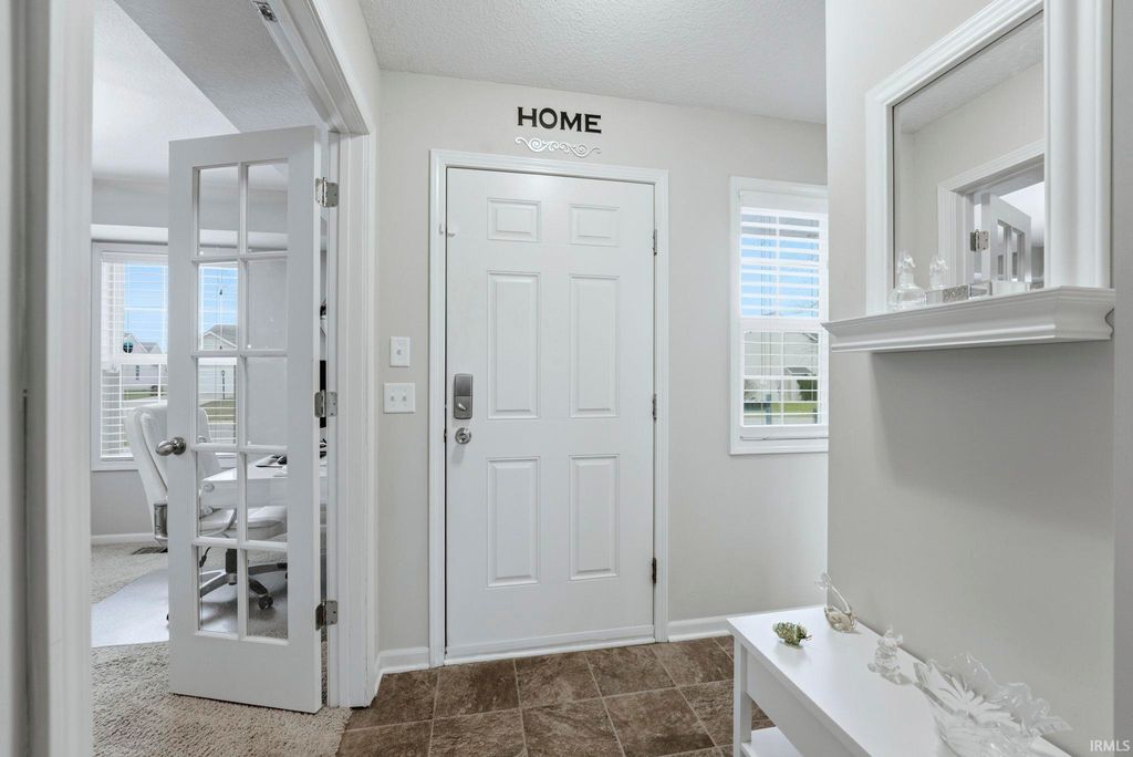 Photo of 7913 Maysfield Hill, Fort Wayne, IN 46835 (MLS # 202547518)