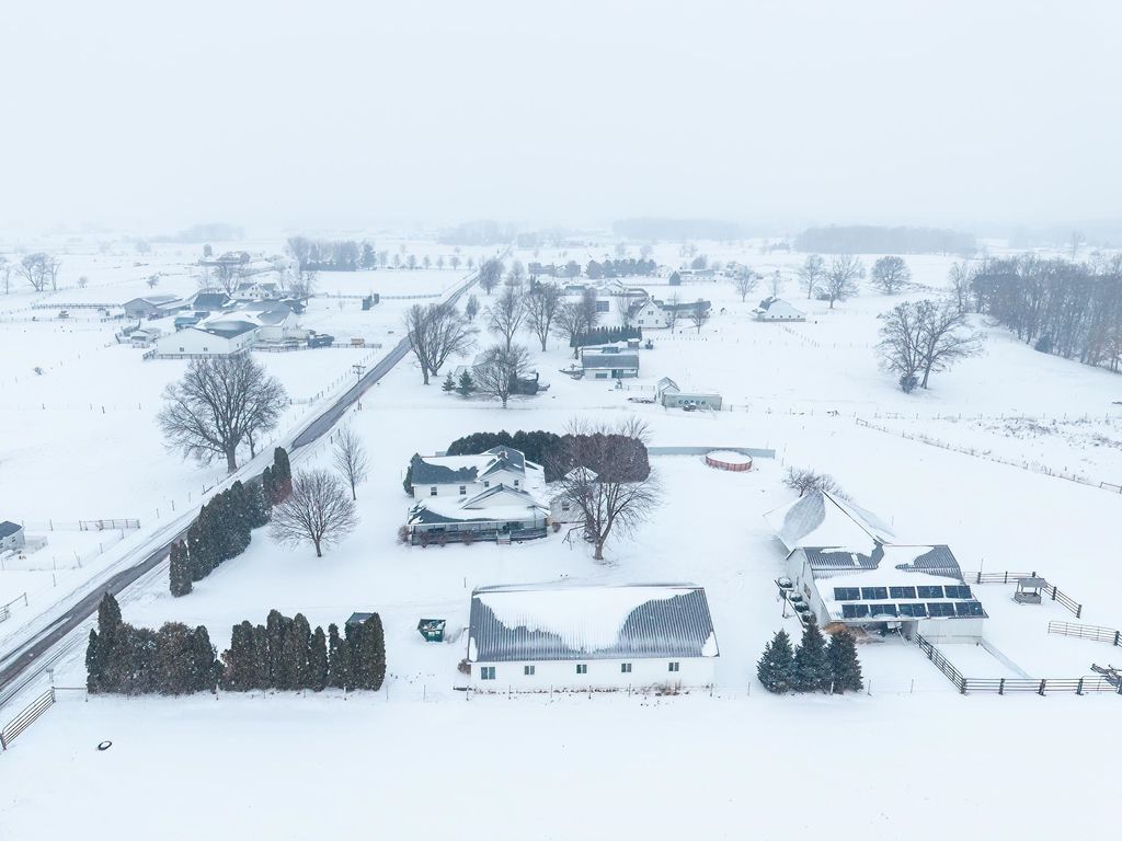 Photo of 2065 N 500 W, Shipshewana, IN 46565 (MLS # 202603854)