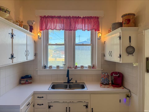 Tiny photo for 415 N Geiger Street, Huntingburg, IN 47542 (MLS # 202642206)