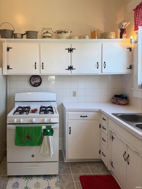 Tiny photo for 415 N Geiger Street, Huntingburg, IN 47542 (MLS # 202642206)