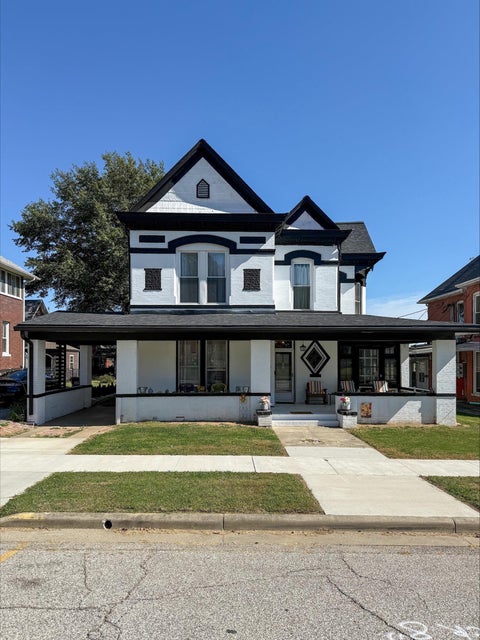 Tiny photo for 415 N Geiger Street, Huntingburg, IN 47542 (MLS # 202642206)