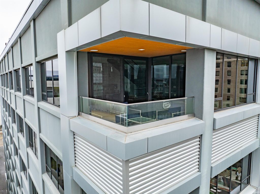 Photo of 202 W Berry Street #710, Fort Wayne, IN 46802 (MLS # 202547914)