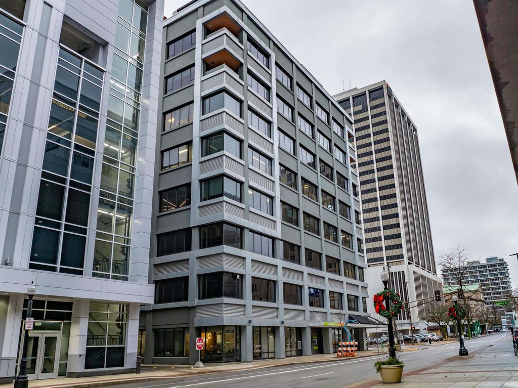 Photo of 202 W Berry Street #710, Fort Wayne, IN 46802 (MLS # 202547914)