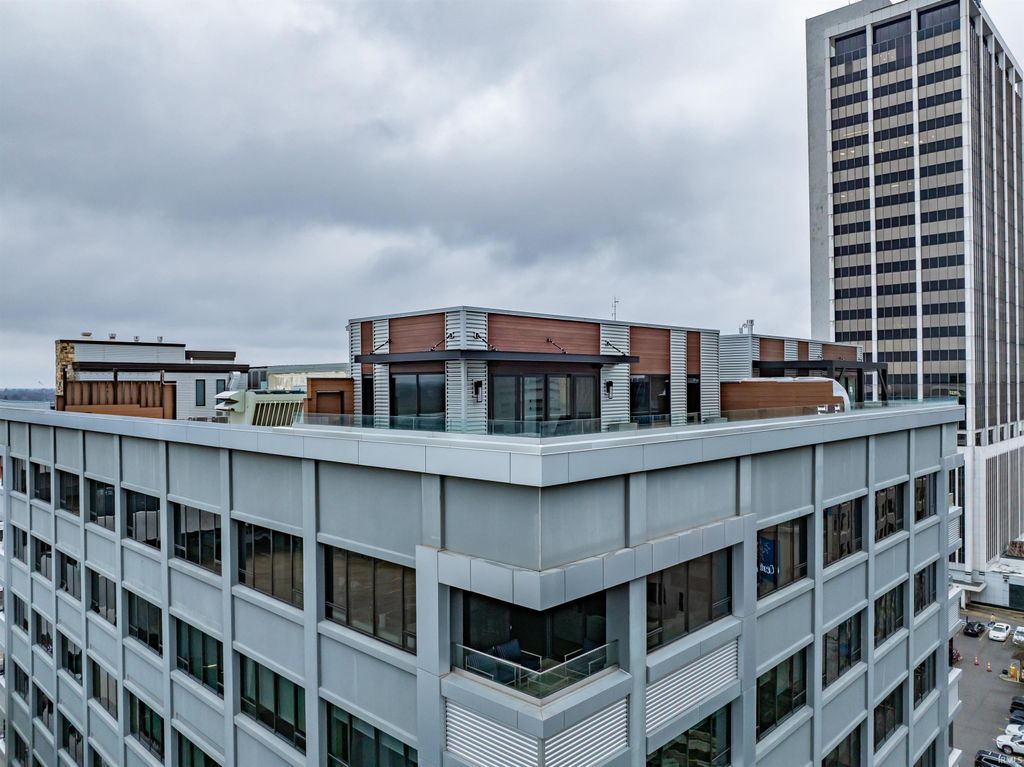 Photo of 202 W Berry Street #710, Fort Wayne, IN 46802 (MLS # 202547914)