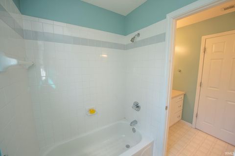 Tiny photo for 619 W Bur Oak Court, Lafayette, IN 47909 (MLS # 202612404)