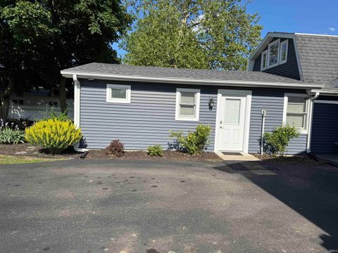 Tiny photo for 2109 Ball Court, Rochester, IN 46975 (MLS # 202519473)