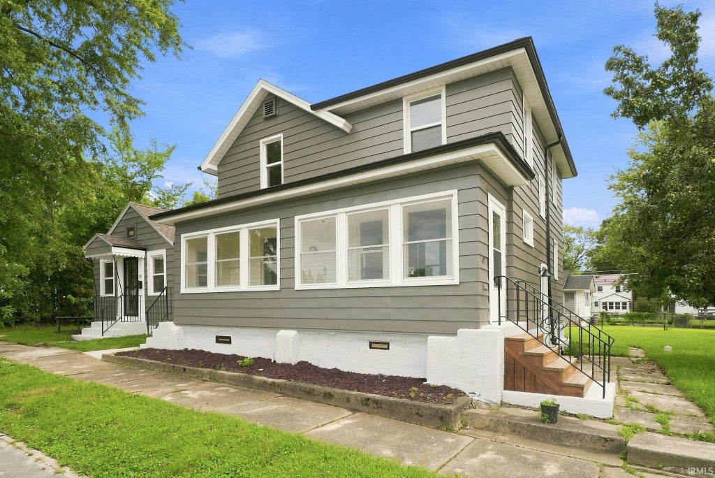 Photo of 417/415 Pasadena Drive, Fort Wayne, IN 46807 (MLS # 202634431)