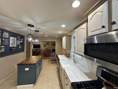 Tiny photo for 212 Alexandria Drive, Newburgh, IN 47630 (MLS # 202613825)