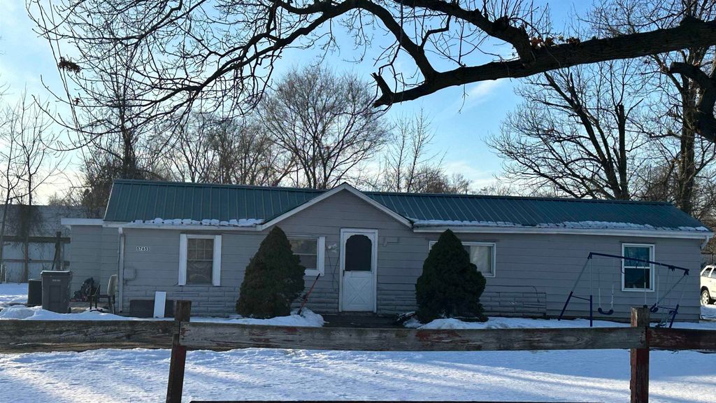 Photo of 57653 Edwards Street, Elkhart, IN 46517 (MLS # 202605383)