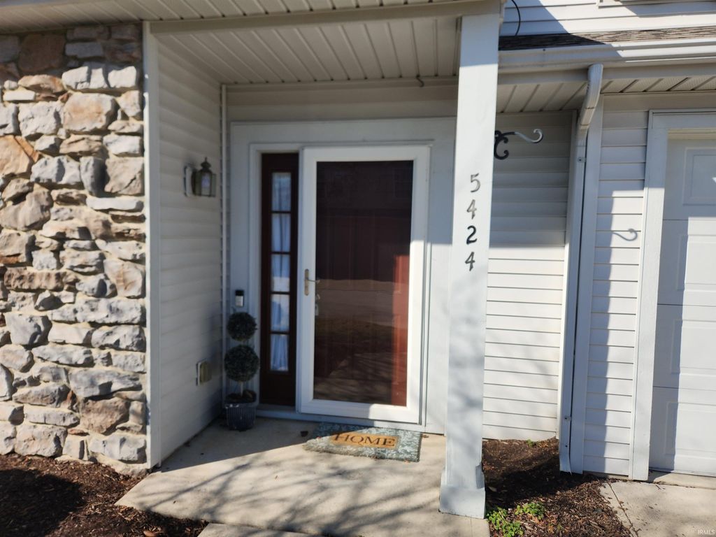 Photo of 5424 Thornbriar Lane, Fort Wayne, IN 46835 (MLS # 202608030)