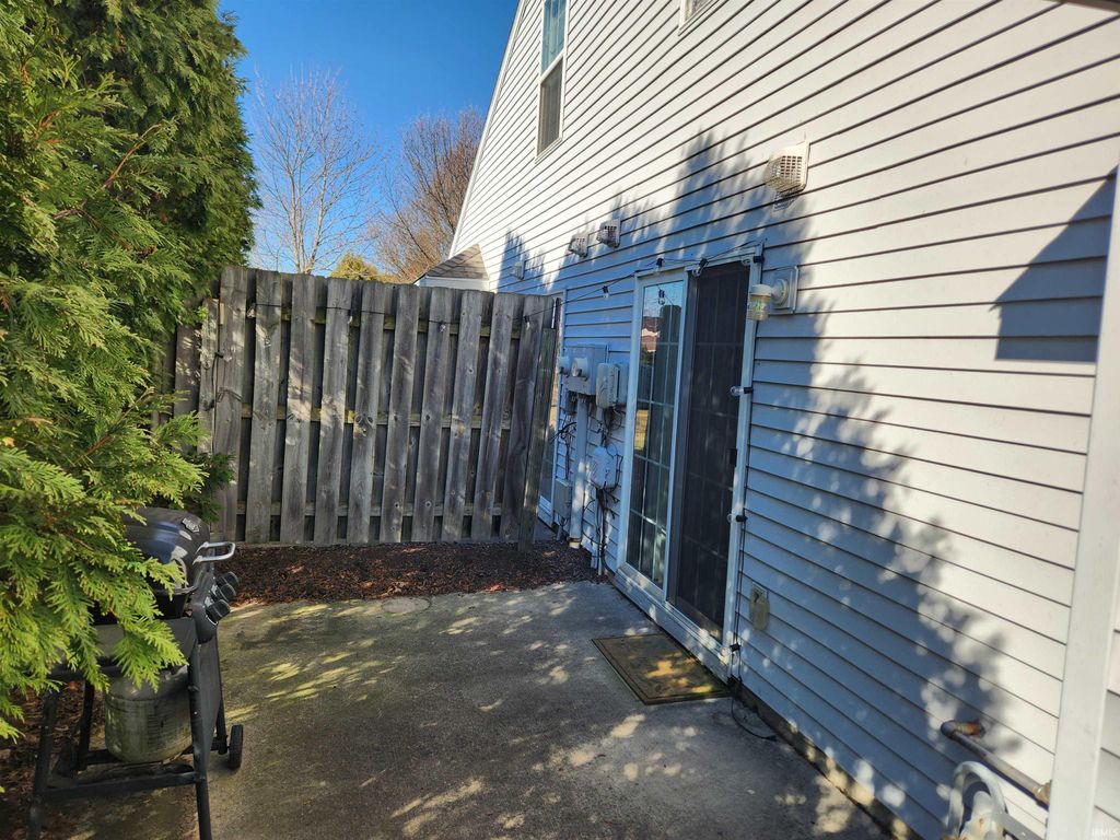 Photo of 5424 Thornbriar Lane, Fort Wayne, IN 46835 (MLS # 202608030)