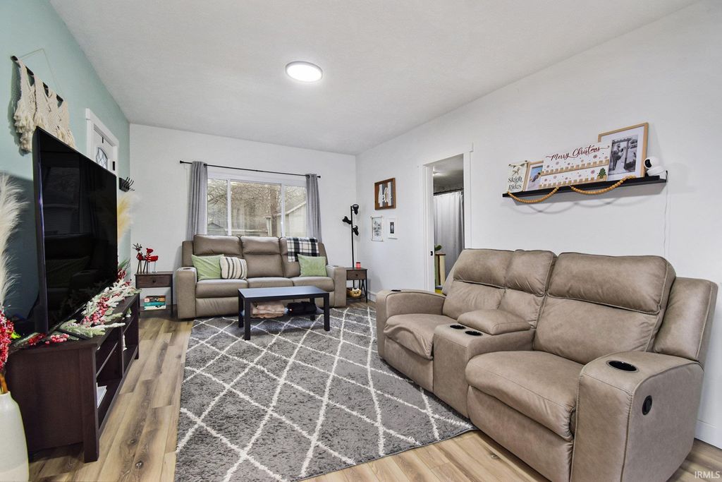 Photo of 1516 E Jefferson Street, Warsaw, IN 46580 (MLS # 202600757)