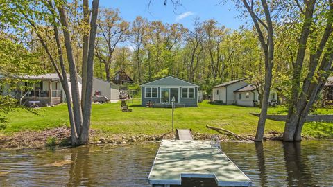 3035 S Wolf Drive, Pleasant Lake, IN 46779 - #: 202518268