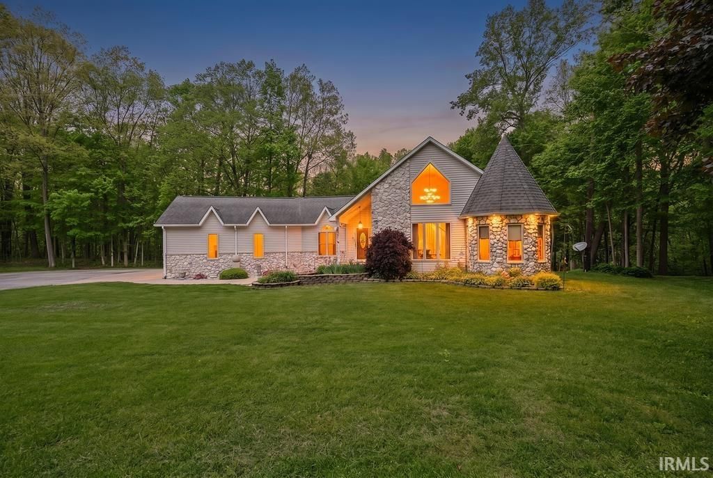 Photo of 5450 S Nebraska Street, Marion, IN 46953 (MLS # 202618287)