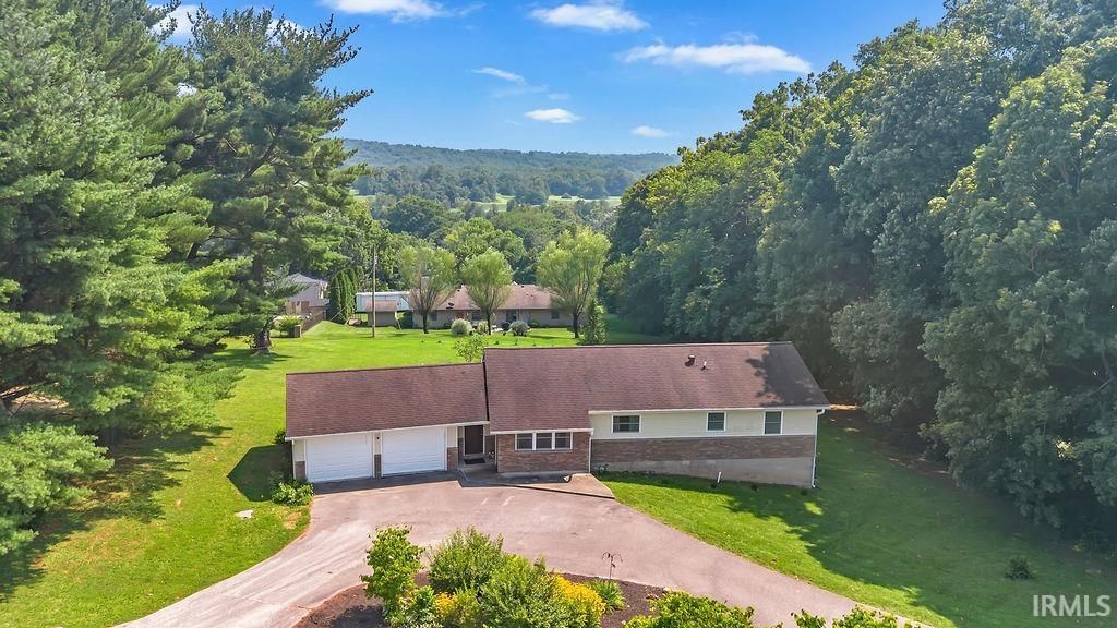 Photo of 1744 parkview Drive, Bedford, IN 47421 (MLS # 202549198)