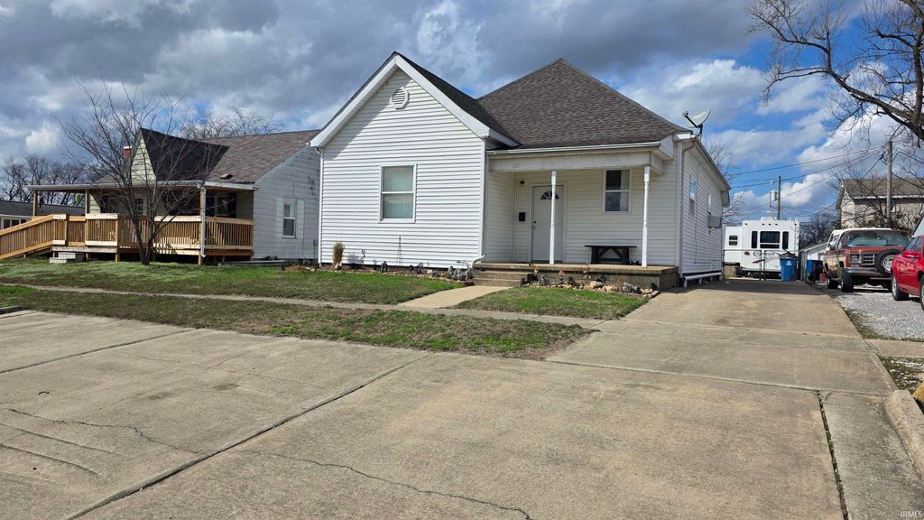 Photo of 310 W 2nd Street, Mount Carmel, IL 62863 (MLS # 202607345)