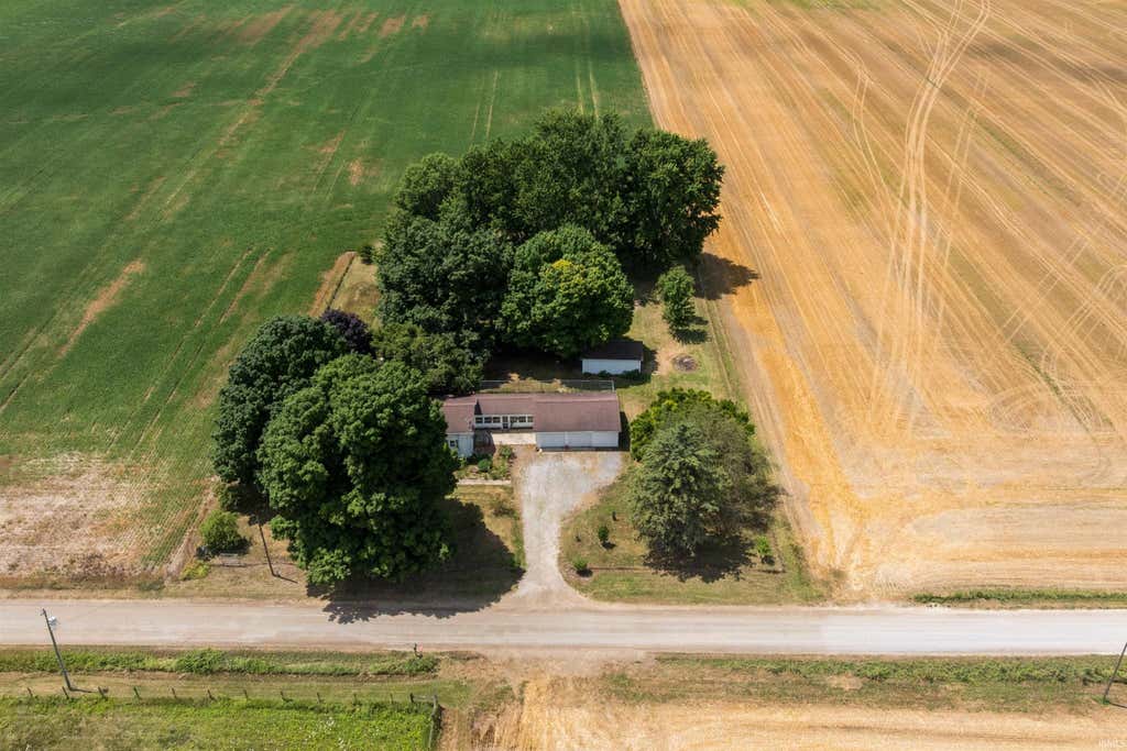 Photo of 4352 County Road 41, Auburn, IN 46706 (MLS # 202630112)