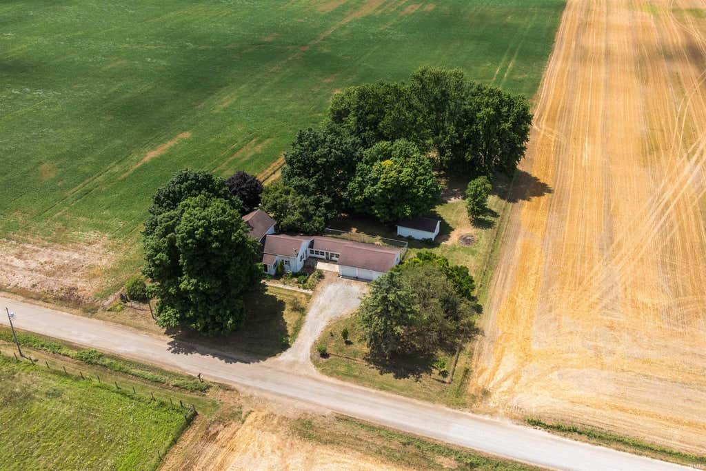 Photo of 4352 County Road 41, Auburn, IN 46706 (MLS # 202630112)