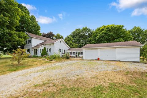 Photo of 4352 County Road 41, Auburn, IN 46706 (MLS # 202630112)